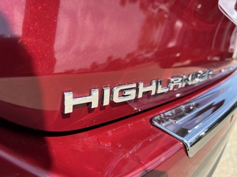 Certified 2024 Toyota Highlander Platinum AWD/4WD image 8