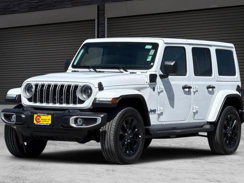 Used 2025 Jeep Wrangler Unlimited Sahara AWD/4WD image 9