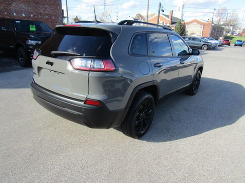 Used 2023 Jeep Cherokee Altitude Lux image 3