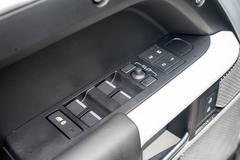 Used 2023 Land Rover Defender 130 SE AWD/4WD image 39