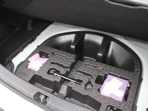 Certified 2024 Toyota Corolla LE image 28