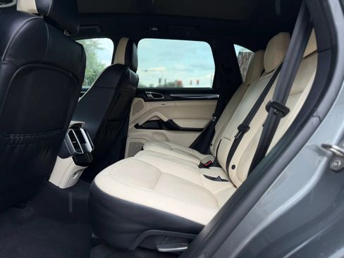 Used 2016 Porsche Cayenne S AWD/4WD image 30