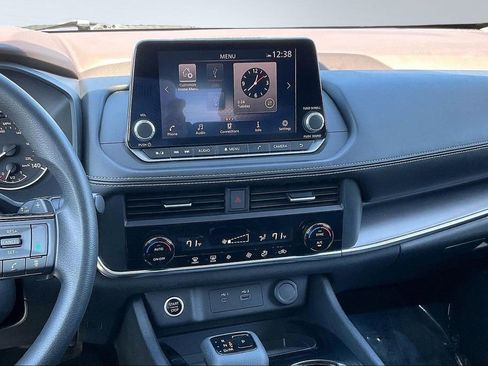 Used 2023 Nissan Rogue SV FWD image 6
