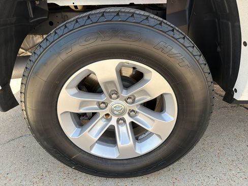 Used 2020 RAM 1500 Laramie AWD/4WD image 11