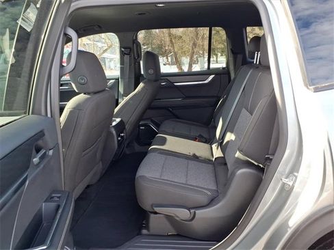 Used 2025 GMC Acadia Elevation image 11