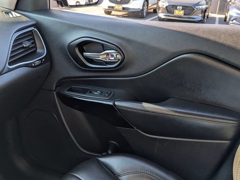 Used 2021 Jeep Cherokee Latitude Plus FWD image 24