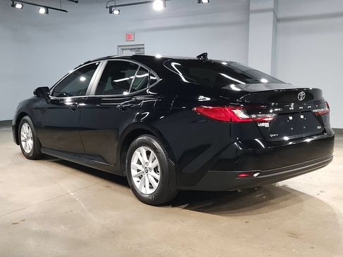 Used 2025 Toyota Camry LE FWD image 5