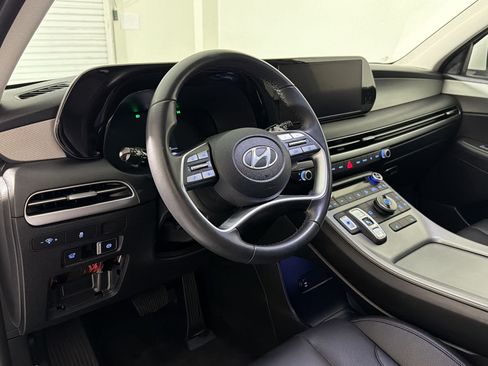 Used 2025 Hyundai Palisade SEL FWD image 4