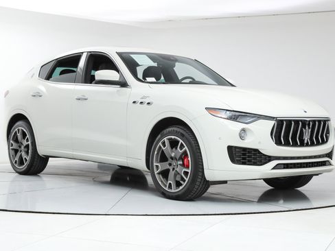 Certified 2023 Maserati Levante GT AWD/4WD image 7
