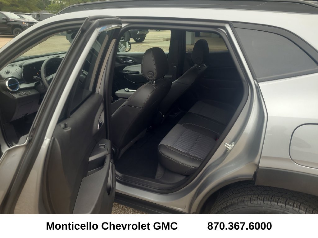 Used 2025 Chevrolet Trax LT FWD image 26
