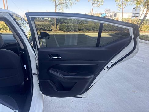 Used 2019 Nissan Altima 2.5 SV FWD image 13