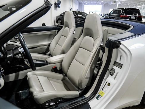 Used 2017 Porsche 911 Carrera image 4