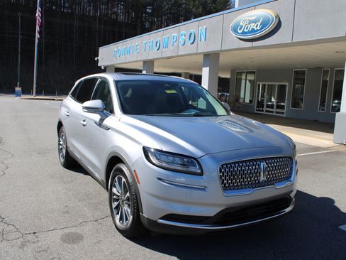 Used 2023 Lincoln Nautilus Reserve image 1