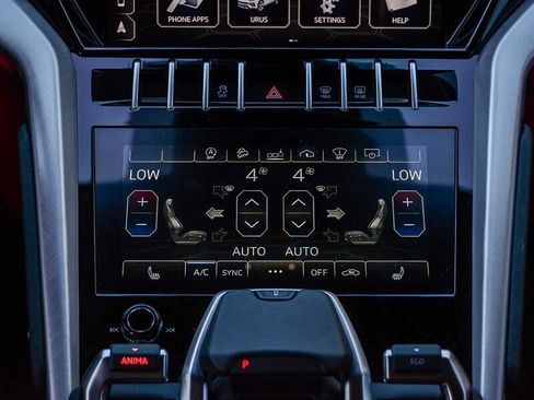 Used 2021 Lamborghini Urus image 18