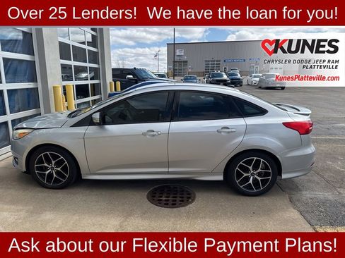 Used 2015 Ford Focus SE w/ SE Sport Package FWD image 22