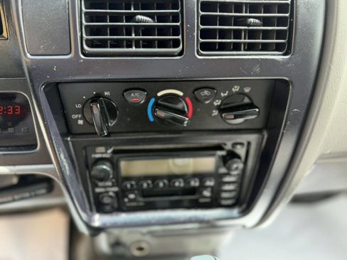 Used 2002 Toyota Tacoma PreRunner RWD image 15