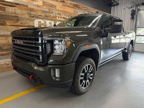 Used 2022 GMC Sierra 2500 AT4 w/ AT4 Premium Plus Package AWD/4WD image 2