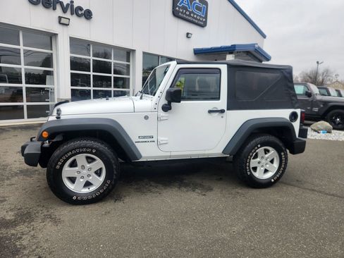 Used 2013 Jeep Wrangler Sport AWD/4WD image 7