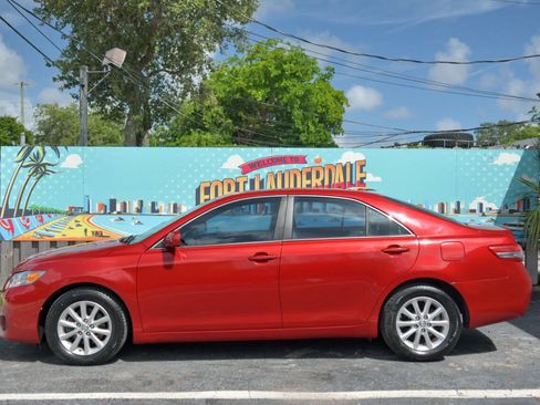 Used 2011 Toyota Camry XLE FWD image 6