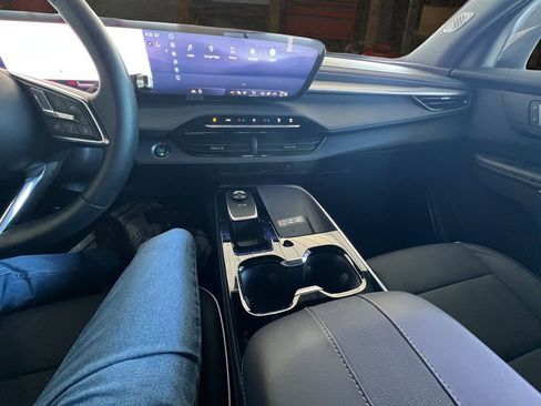 Used 2025 Buick Enclave Preferred image 23