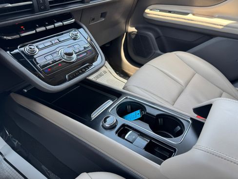 Used 2022 Lincoln Corsair Reserve AWD/4WD image 22