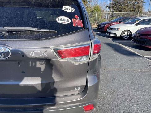 Used 2015 Toyota Highlander LE image 17