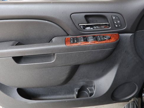 Used 2012 Chevrolet Suburban LTZ RWD image 38