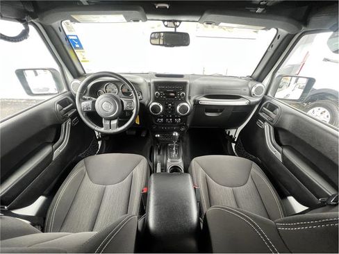 Used 2015 Jeep Wrangler Unlimited Sahara w/ Connectivity Group image 36