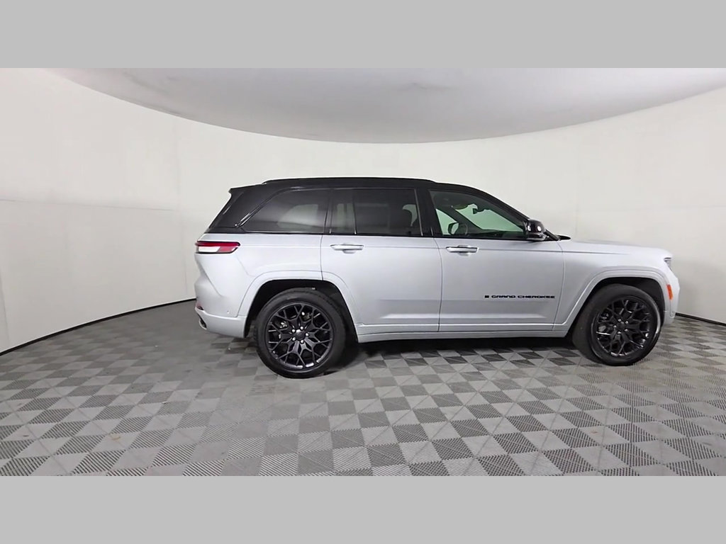 Used 2025 Jeep Grand Cherokee Summit w/ Obsidian Package AWD/4WD image 36