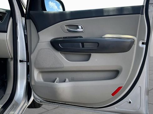 Used 2016 Kia Sedona LX w/ LX Convenience Package FWD image 23