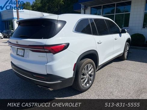 Used 2025 Buick Enclave Preferred AWD/4WD image 3