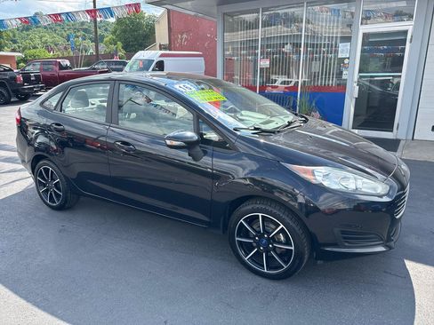 Used 2016 Ford Fiesta SE w/ Cold Weather Package FWD image 1