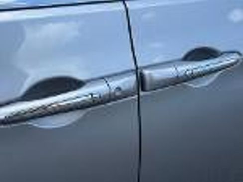 Used 2021 Chrysler Pacifica Touring-L w/ Premium & Safety Sphere Group FWD image 2