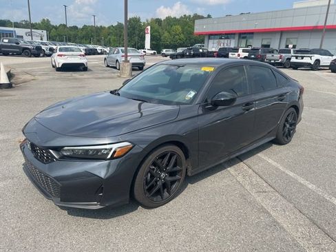 Used 2025 Honda Civic Sport image 4