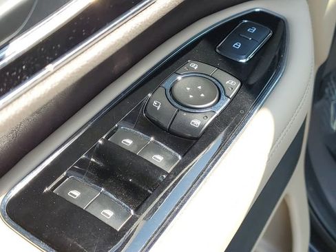 Used 2024 Lincoln Navigator Premiere image 12