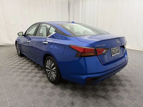 Used 2025 Nissan Altima 2.5 SV FWD image 4