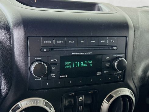 Used 2016 Jeep Wrangler Unlimited Sahara image 5