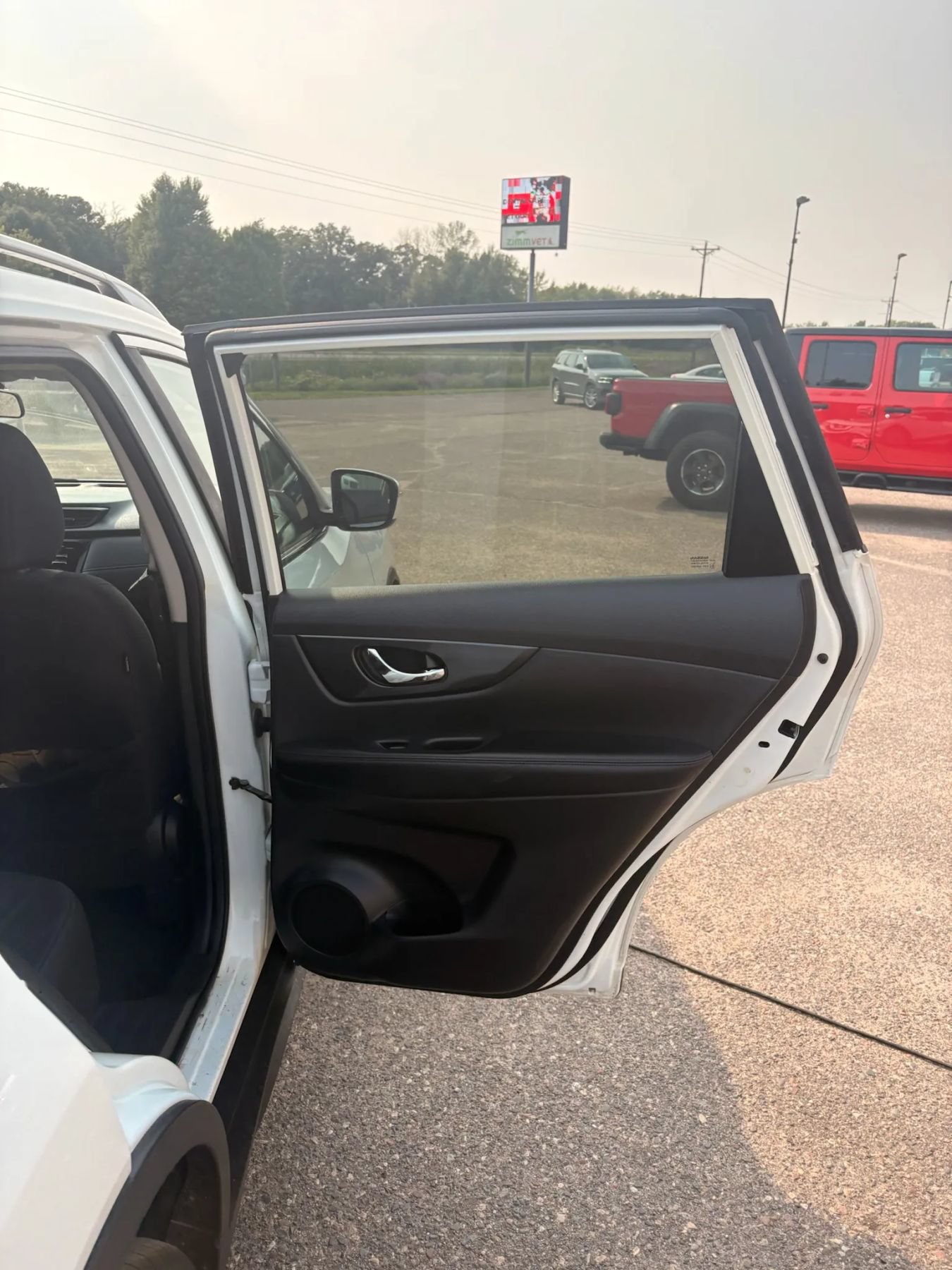 Used 2017 Nissan Rogue SV FWD image 36