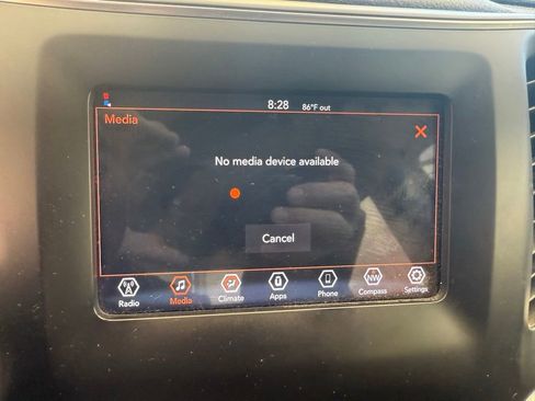 Used 2020 Jeep Cherokee Latitude Plus AWD/4WD image 17