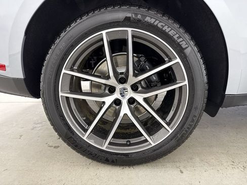 Certified 2026 Porsche Macan AWD/4WD image 16