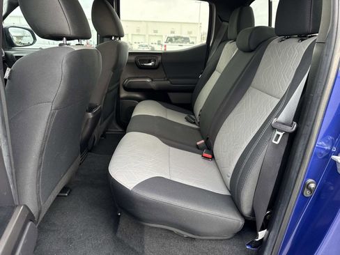 Used 2022 Toyota Tacoma TRD Off-Road image 23