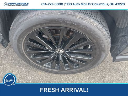 Used 2024 Toyota Highlander XSE image 11