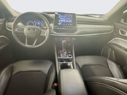 Used 2025 Jeep Compass Latitude image 24