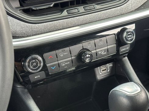 Used 2024 Jeep Compass Latitude image 24