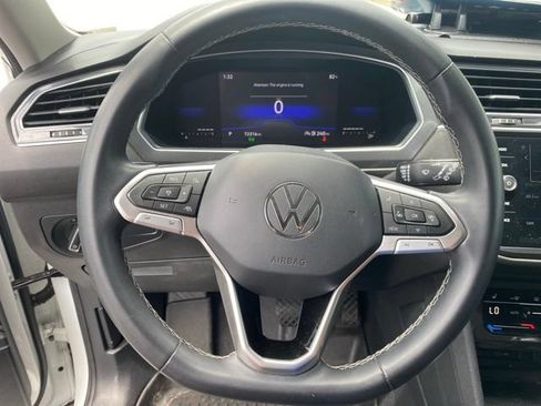 Used 2022 Volkswagen Tiguan SE FWD image 17