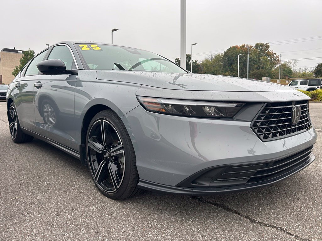 Used 2025 Honda Accord Sport image 2