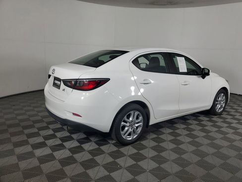Used 2017 Toyota Yaris iA image 4