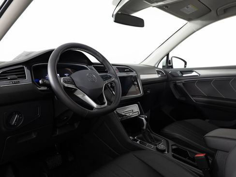 Used 2024 Volkswagen Tiguan SE AWD/4WD image 13