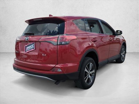 Used 2018 Toyota RAV4 XLE FWD image 5