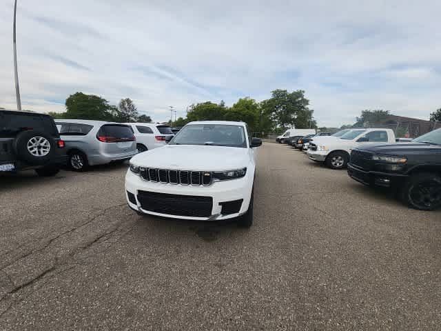 Used 2023 Jeep Grand Cherokee L Laredo AWD/4WD image 4